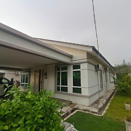 Nouri'S Homestay Melaka Экстерьер фото